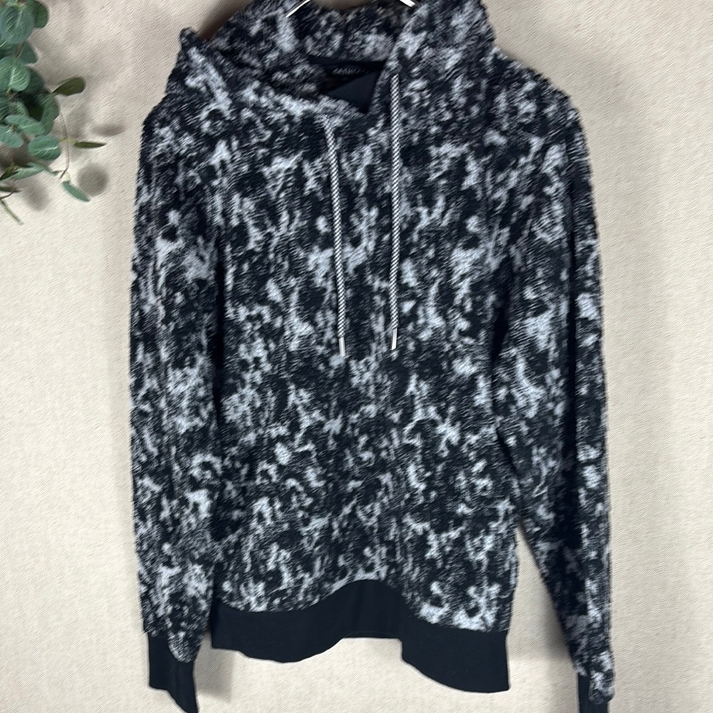Athleta > Black and White Patterned Sherpa Thumb Hole Hoodie Sweatshirt Medium - Picture 8 of 10